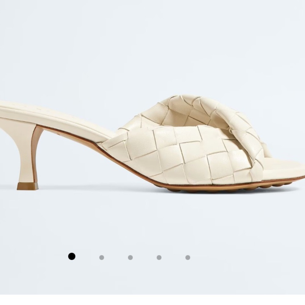 BOTTEGA VENETA
Blink leather mule sea salt